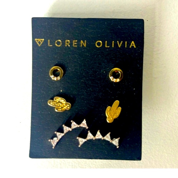 NWOT Bundle of 8 Pairs of Small Earrings - Picture 3 of 5